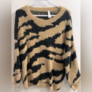 Dreamers by Debut Leopard Print Slouch Sweater
